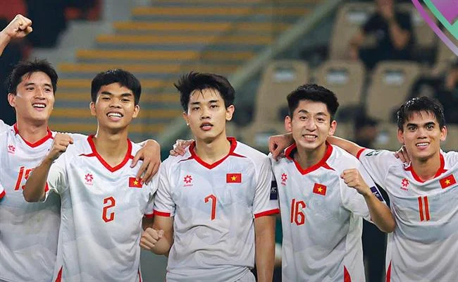 Gà cựa dao với kỹ năng chiến đấu điêu luyện